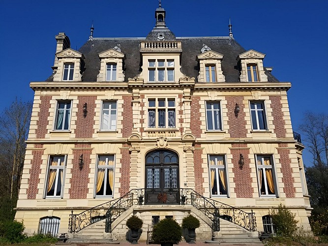 Chateau de Hieville Facade