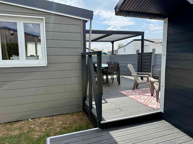 terrasse reliant chalet et bungalow