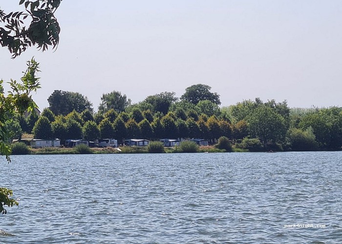 Vue depuis l'étang de Baye