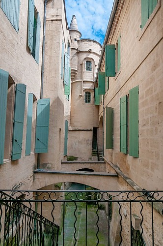 Guided Tour – The Private Mansions and Beautiful Residences