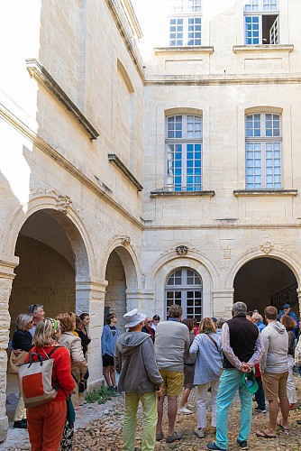 Guided Tour – The Private Mansions and Beautiful Residences