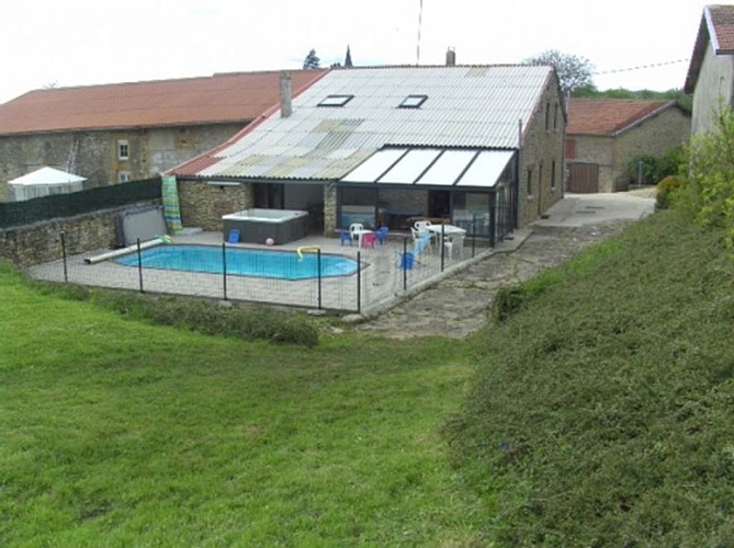 Gîte "Le Berceau", maison avec piscine, spa, balançoire, trampoline... dans un village de l'Argonne