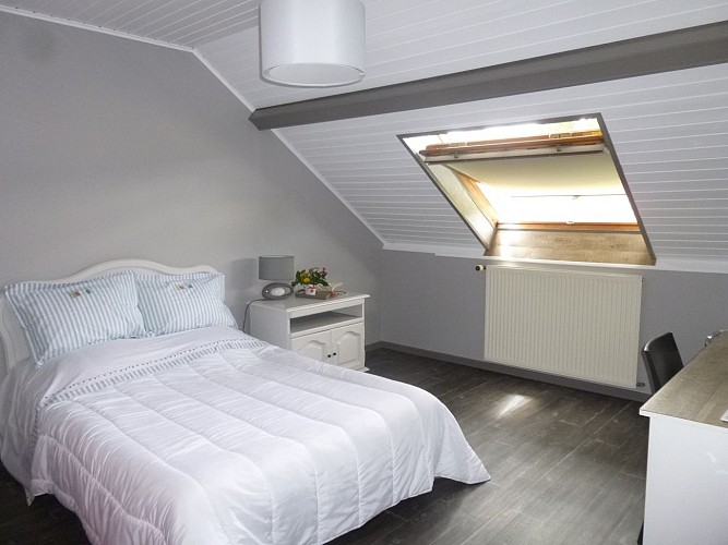 CHAMBRE D'HÔTES À VAIVRE ET MONTOILLE_6
