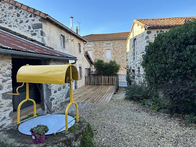 moncoutant-sur-sevre-gite-du-puits-jaune-facade