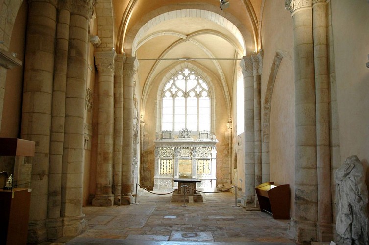 champagne 52 langres patrimoine cathedrale st mammes phl 23.
