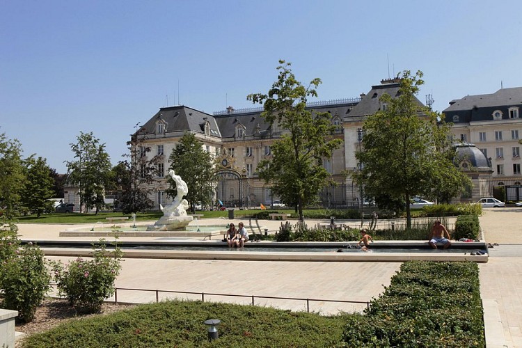 Das Hôtel de la Préfecture - Die ehemalige Abtei Notre-Dame-aux-Nonnains