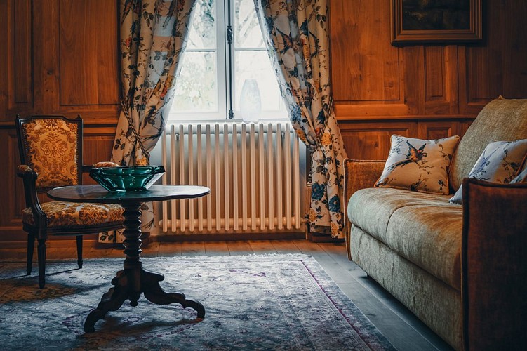 chambres-hotes-ecrin-lumiere-salon-campsegret-tourisme-vallee-isle