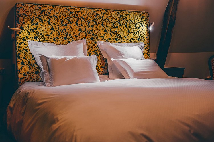 chambres-hotes-ecrin-lumiere-lit-campsegret-tourisme 2