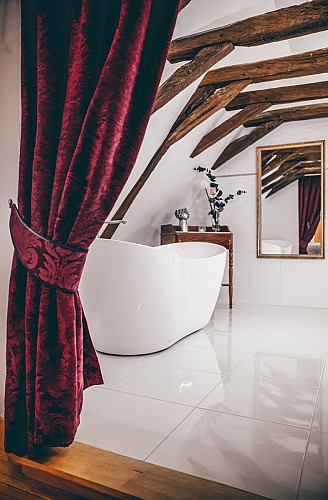 domaine-ecrin-lumiere-baignoire-campsegret-tourisme 2
