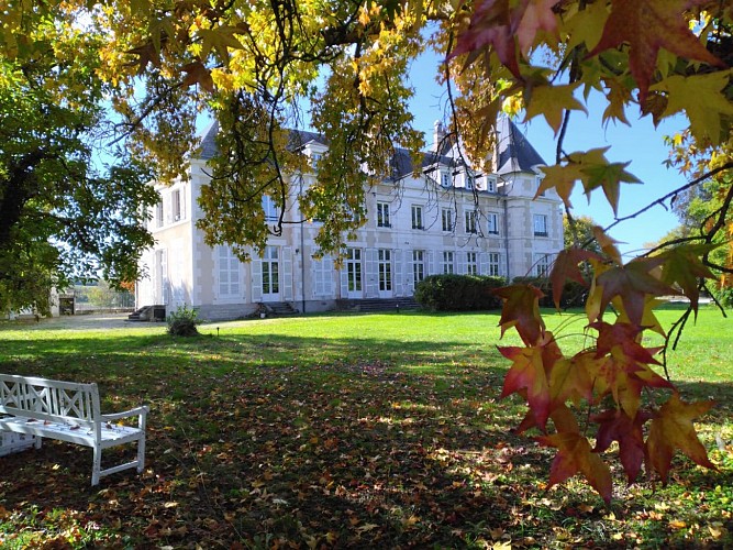 Chateau façade parc