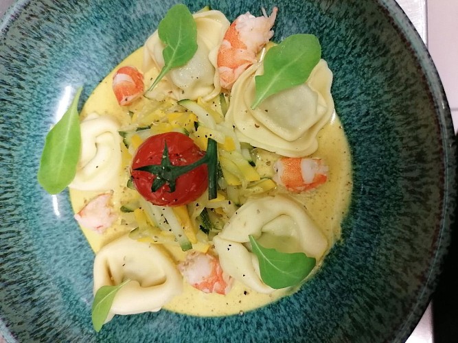 Ravioles, crevettes et crème au curry au Vauquelin à Falaise