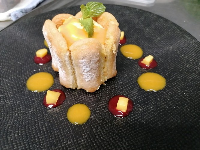 Charlotte à la mangue au Vauquelin à Falaise