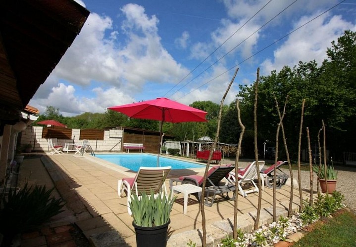 Gite-de-Brian-Piscine-800x600-Pierrot-Cezac-Credit-GDFGironde