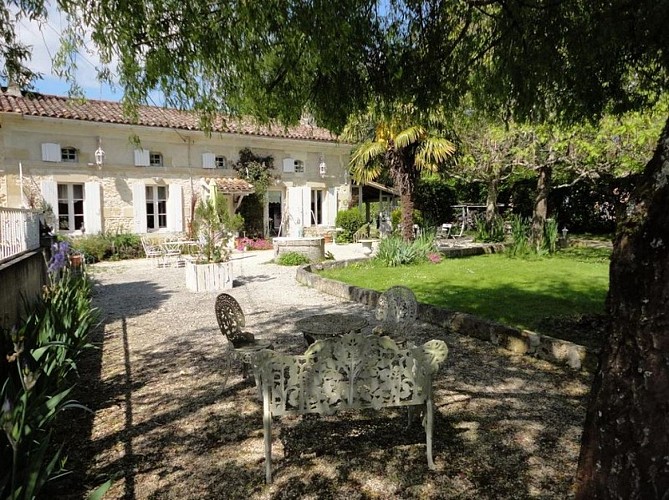 Gite-de-Brian-Facade-800x600-Pierrot-Cezac-Credit-GDFGironde