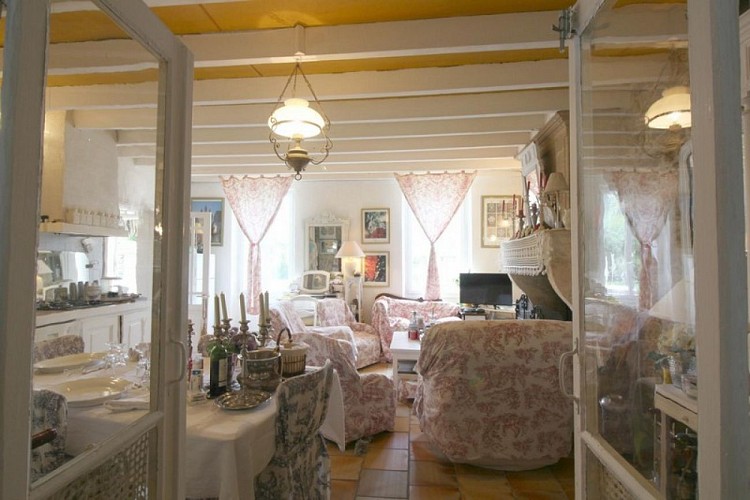 Gite-de-Brian-Salon-800x600-Pierrot-Cezac-Credit-GDFGironde