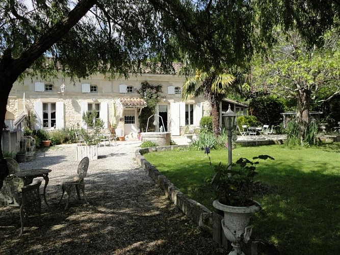 Gite-de-Brian-Jardin-800x600-Pierrot-Cezac-Credit-GDFGironde