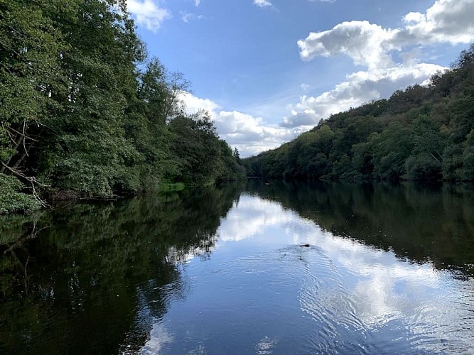 Le Moulin du Got un spot de pêche varié en Haute-Vienne - Vue vers l'amont depuis le seuil du moulin