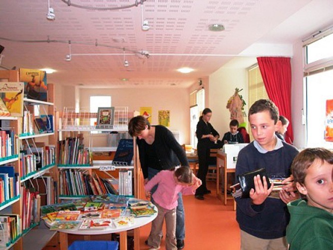 BIBLIOTHÈQUE A TOUT LIRE