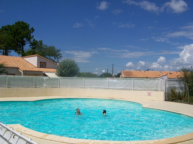 Maisonnette pour 4 couchages, à 450m de la Plage !