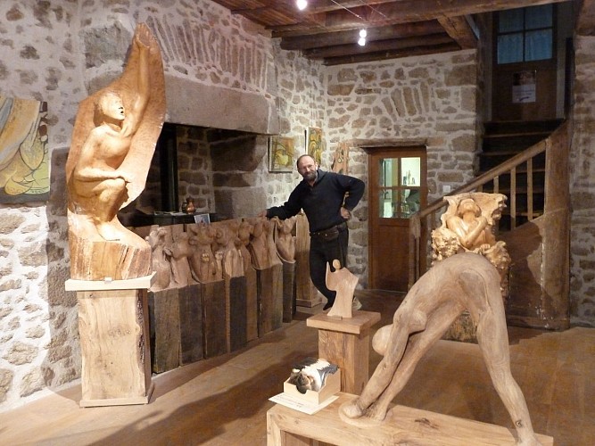 Atelier de sculptures sur bois "Sous l'écorce"