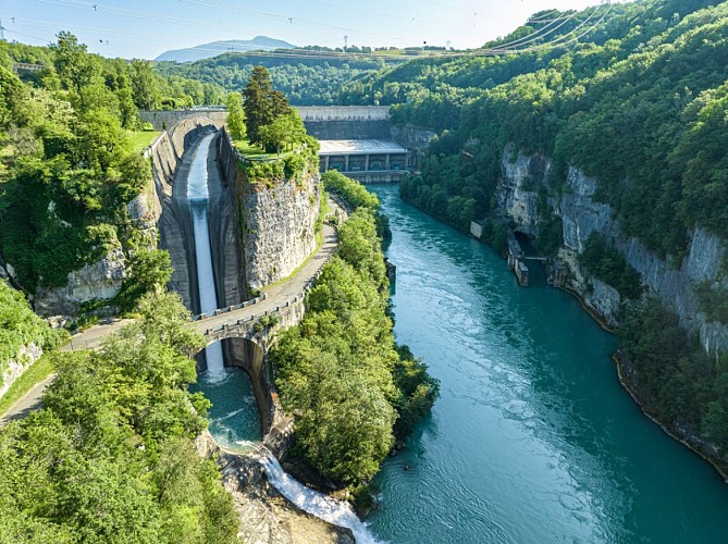 Barrage de Génissiat sur le Rhône (01)