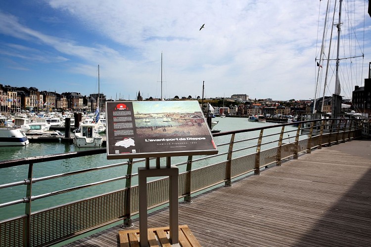 Table de lecture impressionniste n°2 - L’avant-port de Dieppe