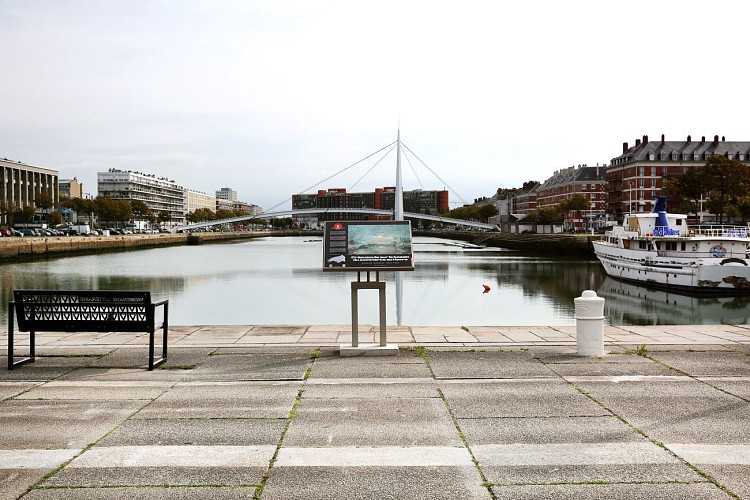Table de lecture impressionniste n°5 - Crépuscule sur le bassin du commerce