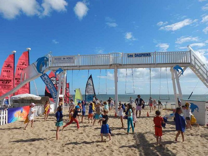 CLUB DE PLAGE ET BASE NAUTIQUE DES DAUPHINS