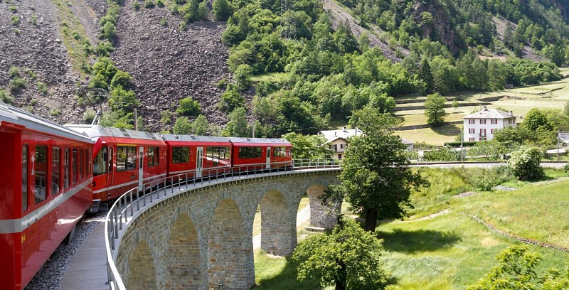 Voyage en train Bernina Express et visite de St Moritz - en Suisse