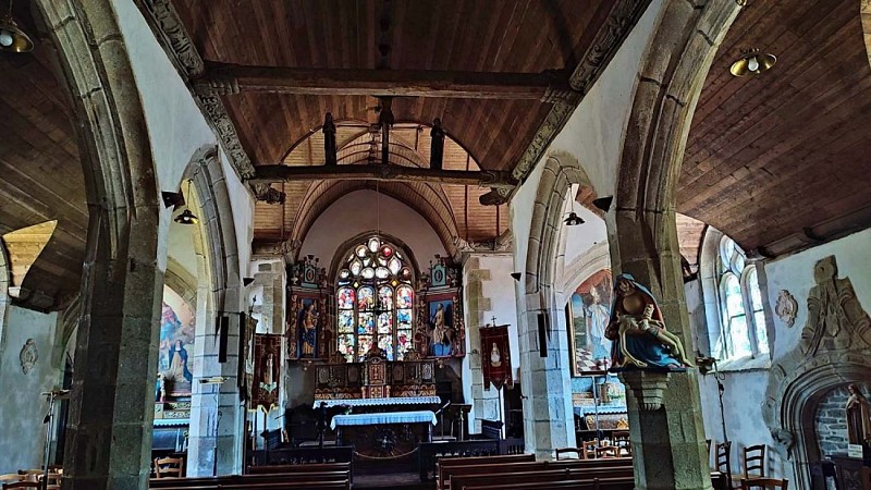 Intérieur de l'église Saint-Edern à Lannédern