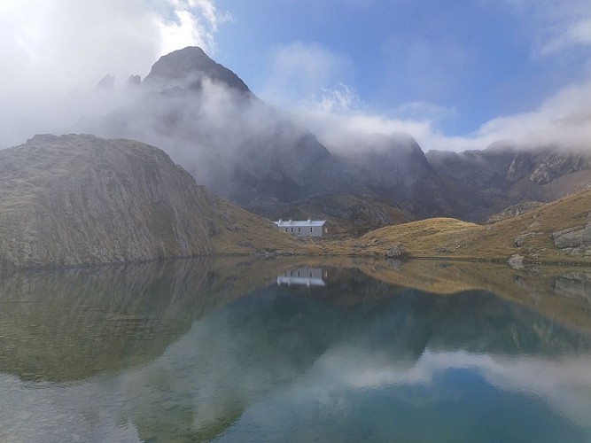 refuge-de-venasque-brume-pyrenees31