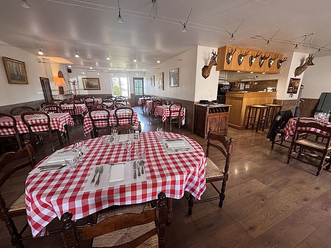 Restaurant à la table du Général