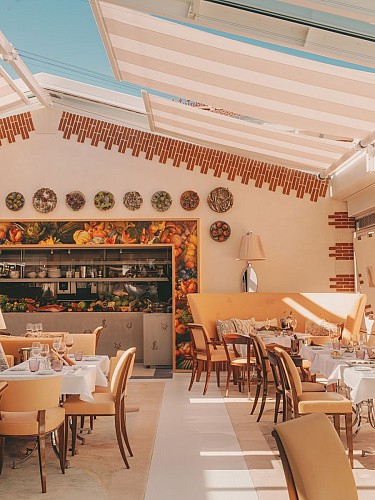 Villa_Colette_Cap_Ferret_Starck_Julius_Hirtzberger_restaurant - lunch_B0075679