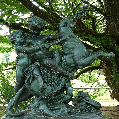 Statue rue Mauclère - Enfants et panthère