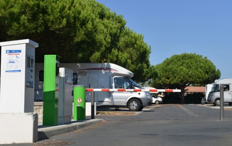 Aire de camping-car park, Les Pins