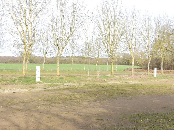 AIRE DE CAMPING-CARS - LE DOMAINE DE L'OISELIÈRE