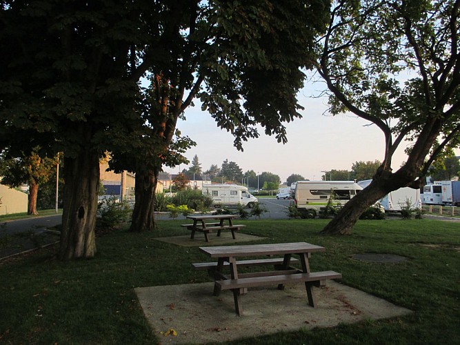AIRE DE STATIONNEMENT CAMPING CAR - GARE DE MORTAGNE-SUR-SEVRE