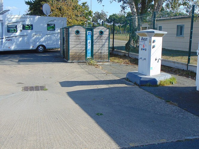 Aire de camping-car Arc-en-Ciel