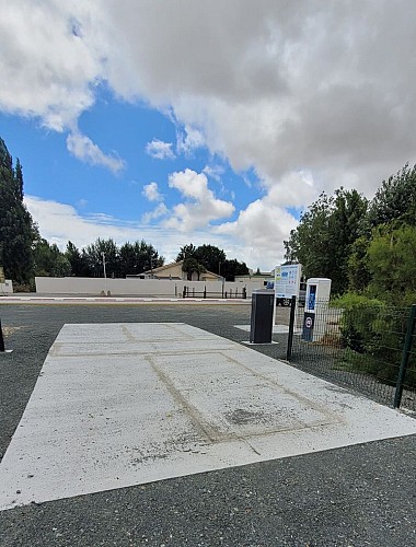 Aire de camping-car, camping Le Merval