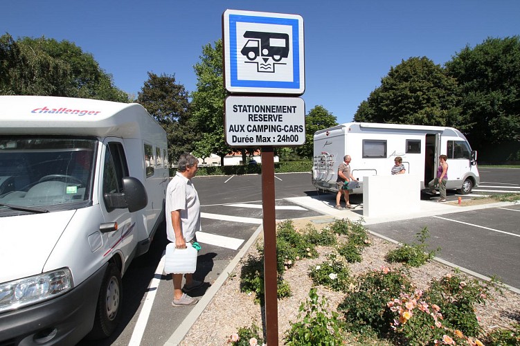 Aire de camping-car Saint Exupéry