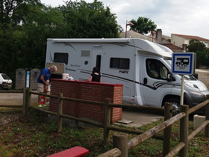 Aire de camping-cars