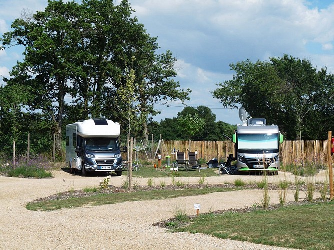 Aire de camping-cars Camping Yelloh Village Le Pin Parasol
