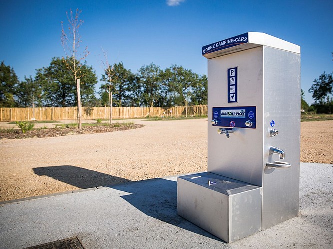 Aire de camping-cars Camping Yelloh Village Le Pin Parasol