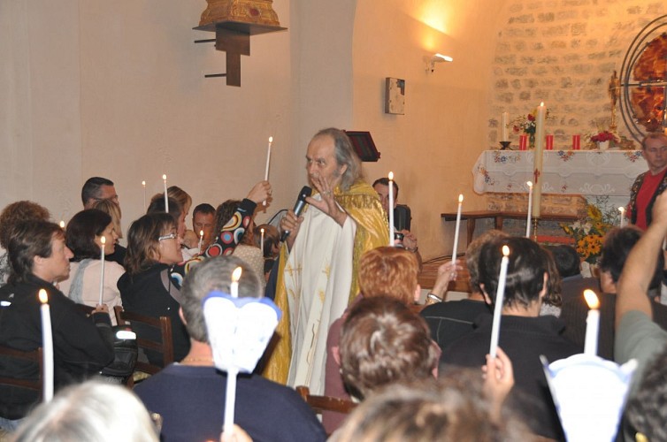 Messe dans la chapelle Saint-Christophe avec le curé Guy Gilbert