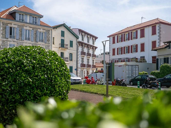 Vue de la façade Maison Atalaye depuis Plateau de l'Atalaye