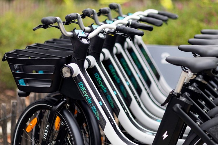 Station location Idécycle - médiathèque Chambaud Lons - présentation des vélos