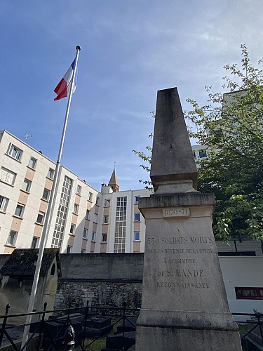 Monument à la mémoire des 530 soldats français au cimetière Nord de Saint-Mandé