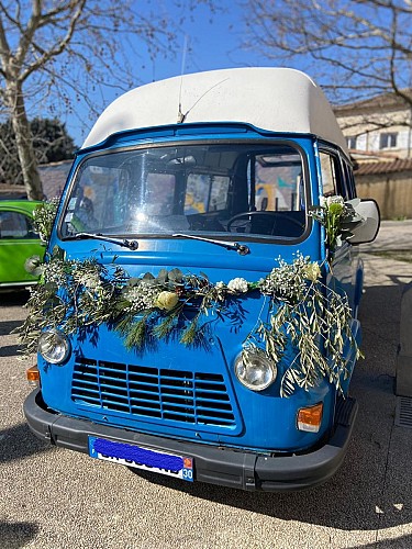 Ailleurs et Uzès - Guide conférencier en vintage-car