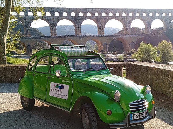 Ailleurs et Uzès - Guide conférencier en vintage-car