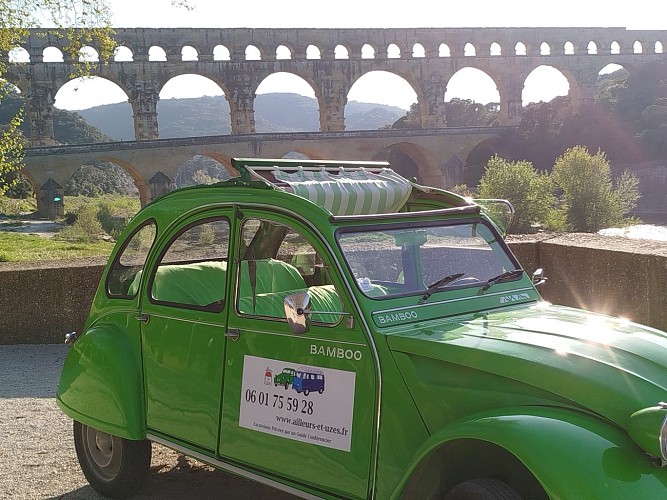 Ailleurs et Uzès - Guide conférencier en vintage-car